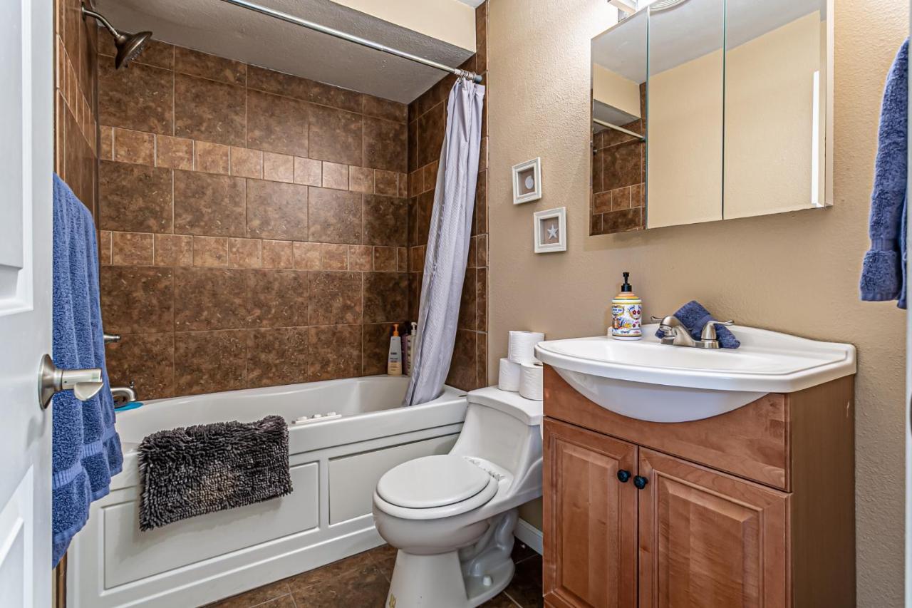 The Veranda, Area, 2 Baths, 2 Bedrooms, Wd, Jacuzzi Bath, New Carpet, Balcony, 925sf Apartamento