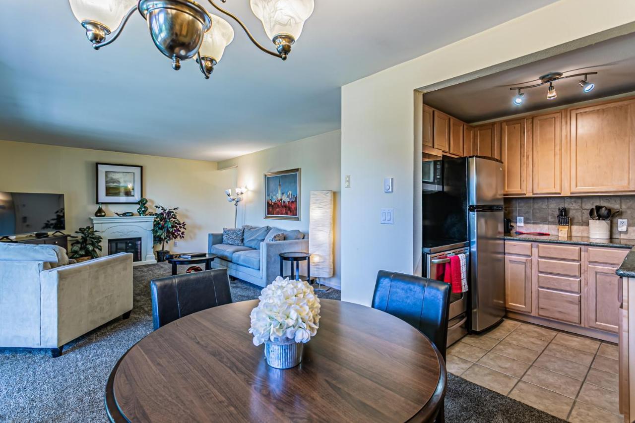 The Veranda, Area, 2 Baths, 2 Bedrooms, Wd, Jacuzzi Bath, New Carpet, Balcony, 925sf * Tacoma