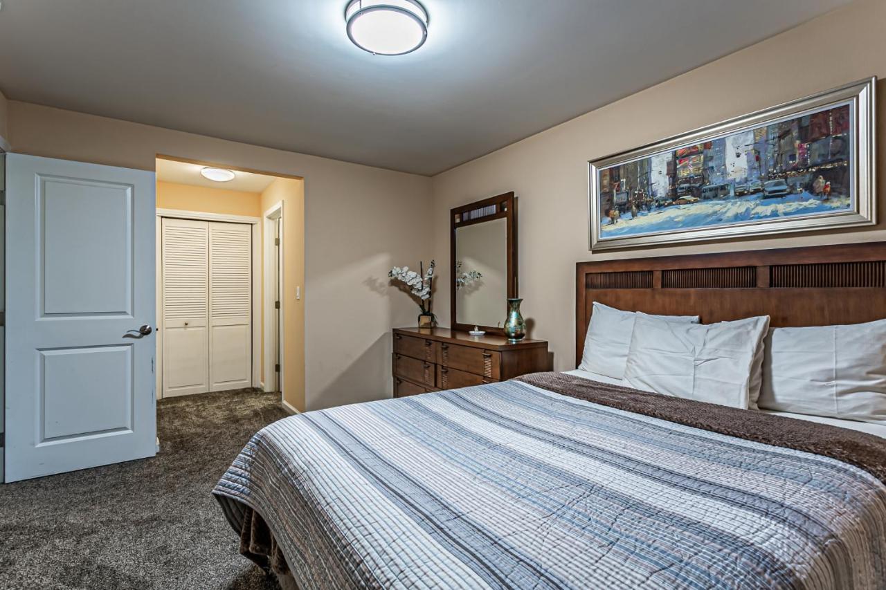 Apartamento The Veranda, Area, 2 Baths, 2 Bedrooms, Wd, Jacuzzi Bath, New Carpet, Balcony, 925sf