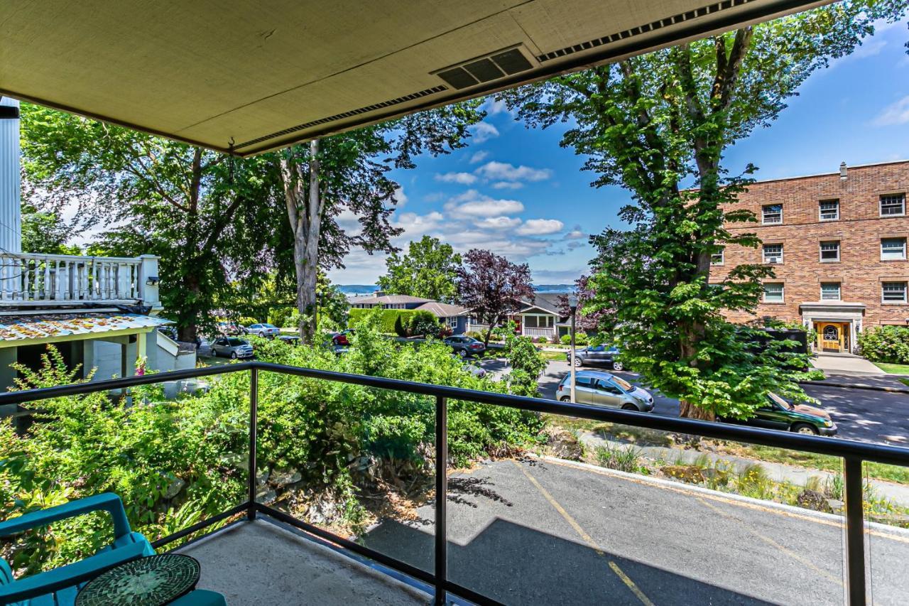 Apartamento The Veranda, Area, 2 Baths, 2 Bedrooms, Wd, Jacuzzi Bath, New Carpet, Balcony, 925sf