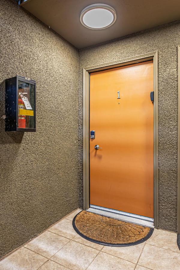 The Veranda, Area, 2 Baths, 2 Bedrooms, Wd, Jacuzzi Bath, New Carpet, Balcony, 925sf Apartamento