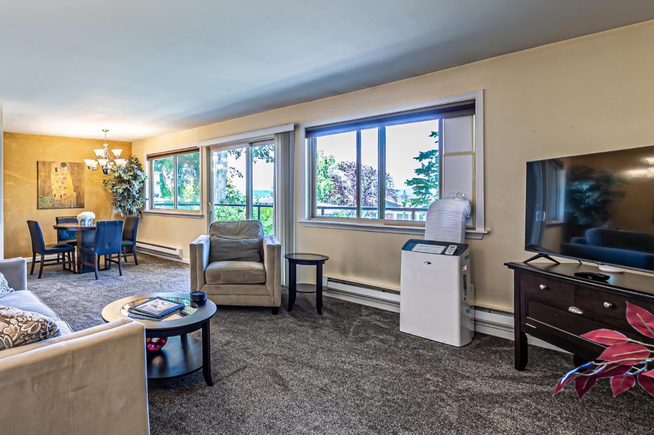 The Veranda, Area, 2 Baths, 2 Bedrooms, Wd, Jacuzzi Bath, New Carpet, Balcony, 925sf * Tacoma