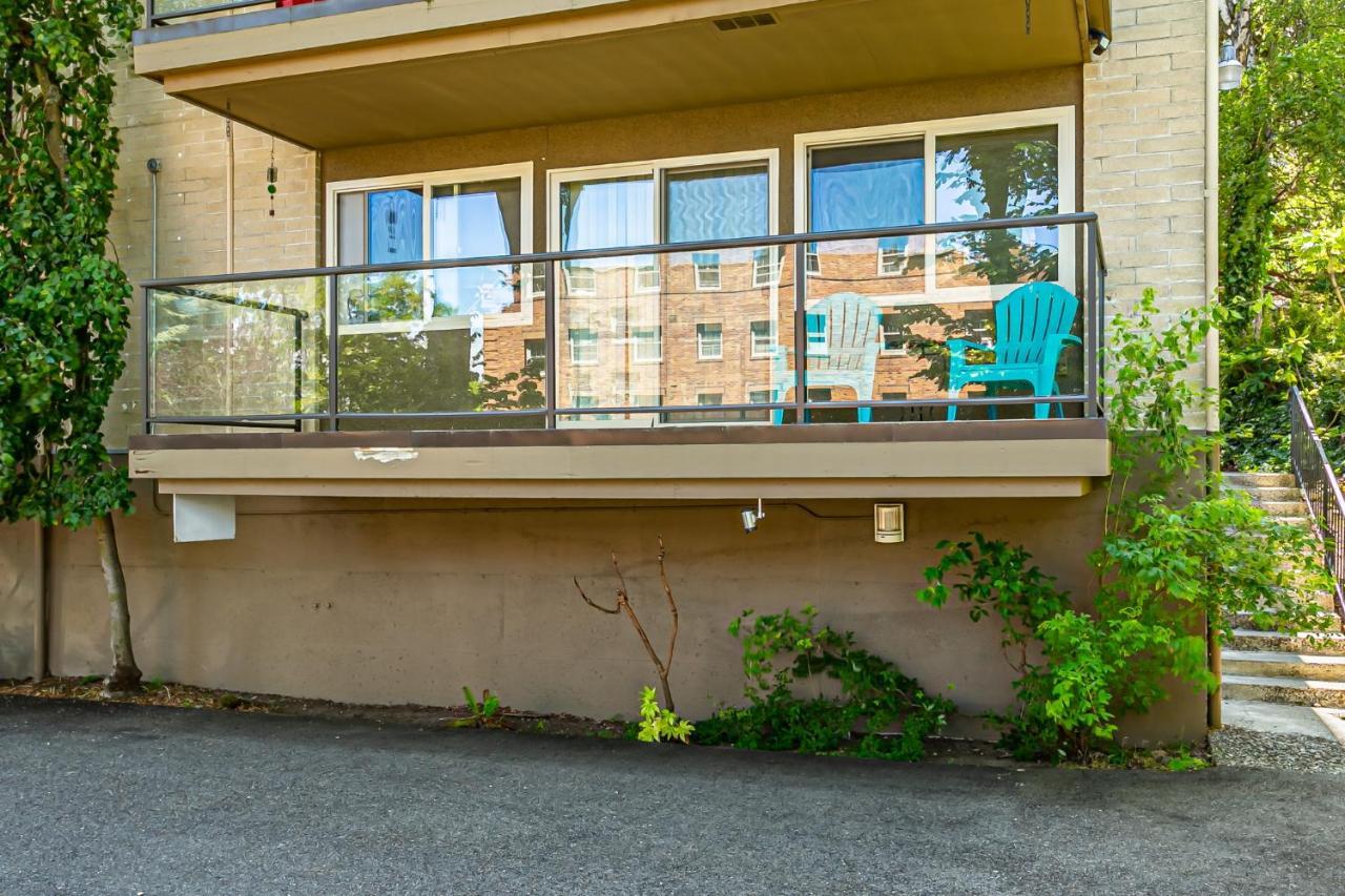 Apartamento The Veranda, Area, 2 Baths, 2 Bedrooms, Wd, Jacuzzi Bath, New Carpet, Balcony, 925sf Tacoma