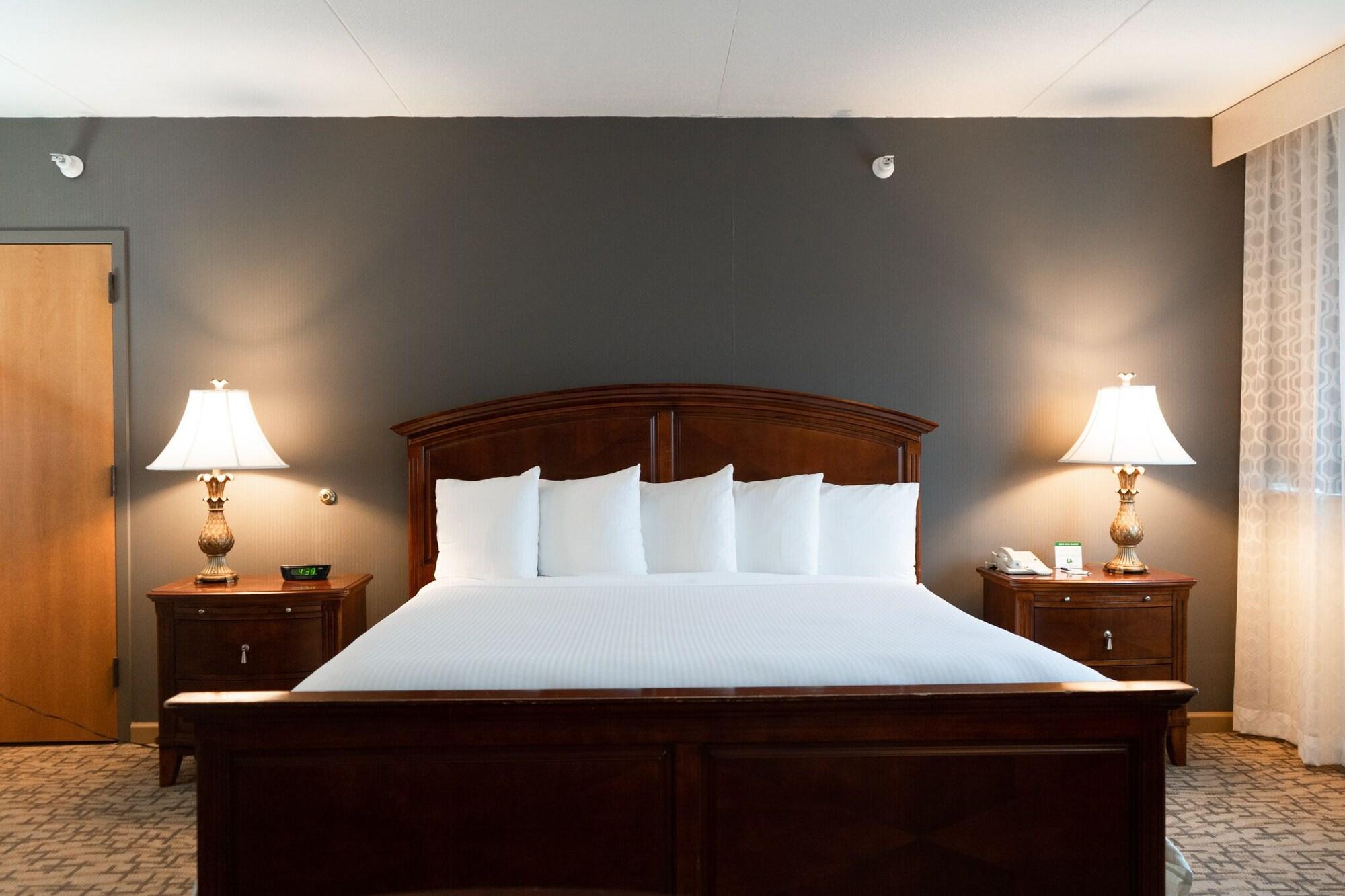 Comfort & Downtown Hotel
