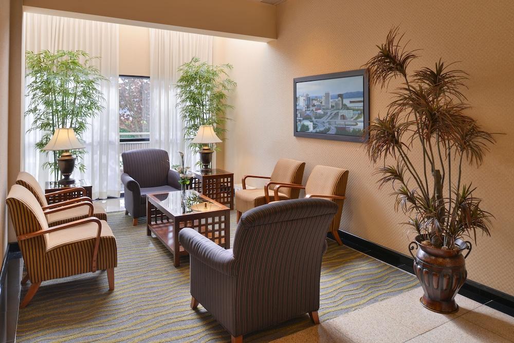 Comfort & Downtown Hotel