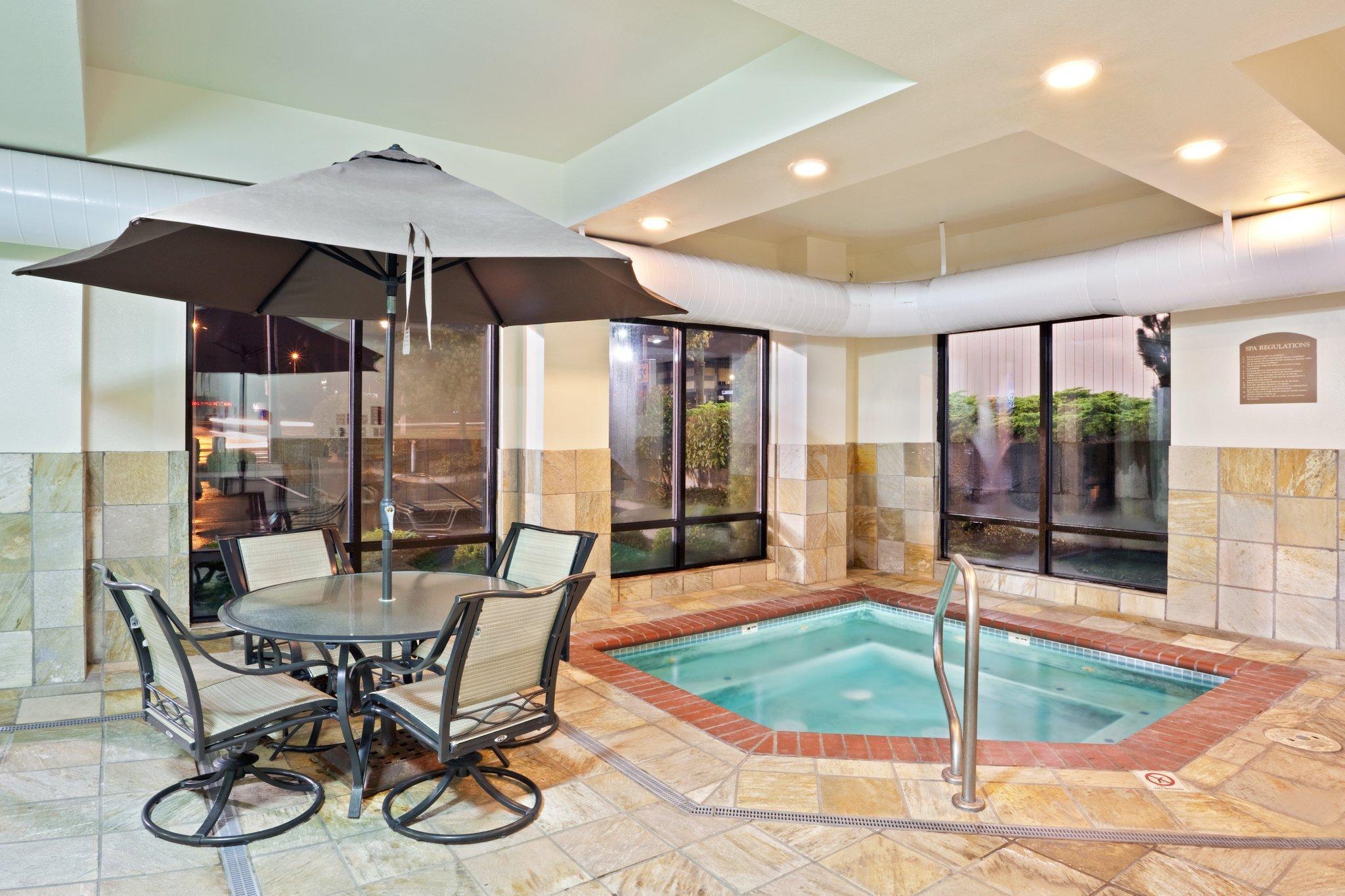 Hotel Express & By Ihg 3*
