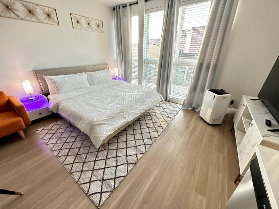 Apartment Modern Downtown Tacoma: King With Netflix & Rooftop