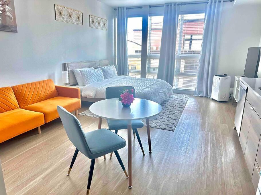 Apartment Modern Downtown Tacoma: King With Netflix & Rooftop Tacoma