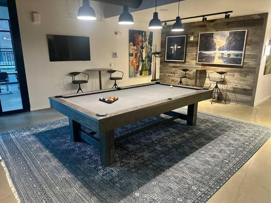 Apartment Modern Downtown Tacoma: King With Netflix & Rooftop Tacoma