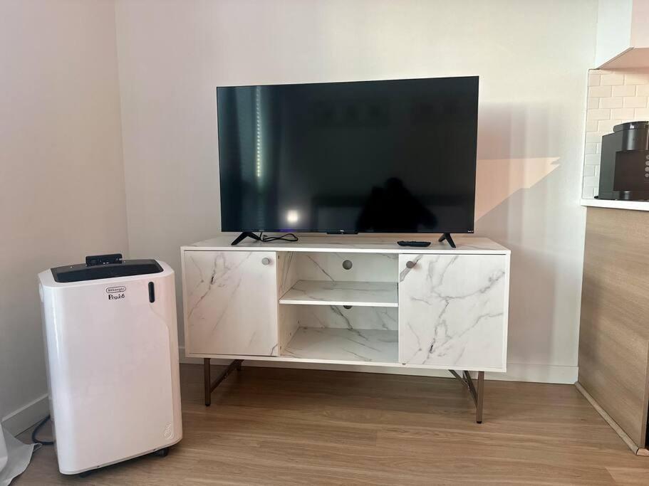 Modern Downtown Tacoma: King With Netflix & Rooftop Tacoma