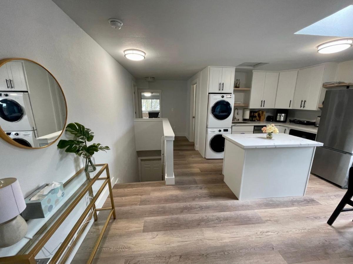 Apartment 2 Bedrooms 1 Baths Sleep 5 With Compact Kitchen *