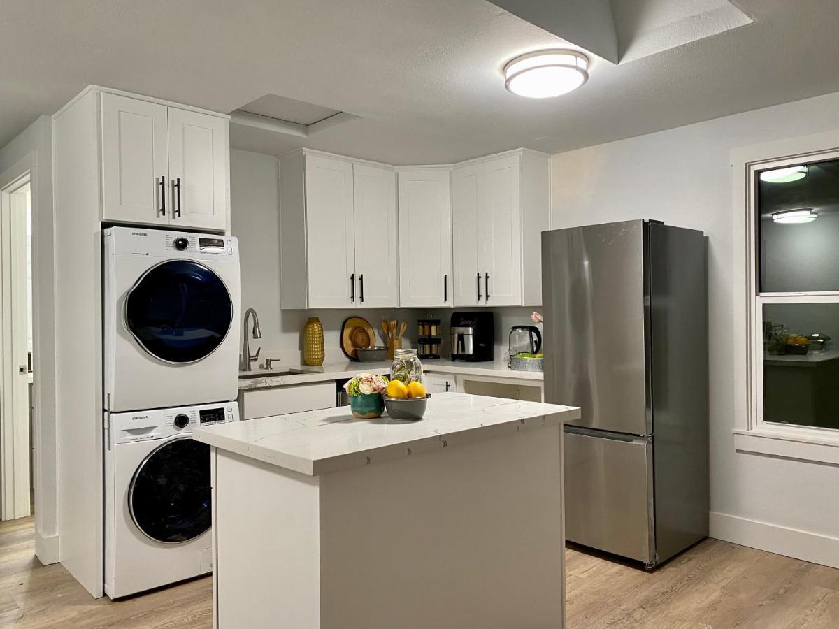 2 Bedrooms 1 Baths Sleep 5 With Compact Kitchen Apartment