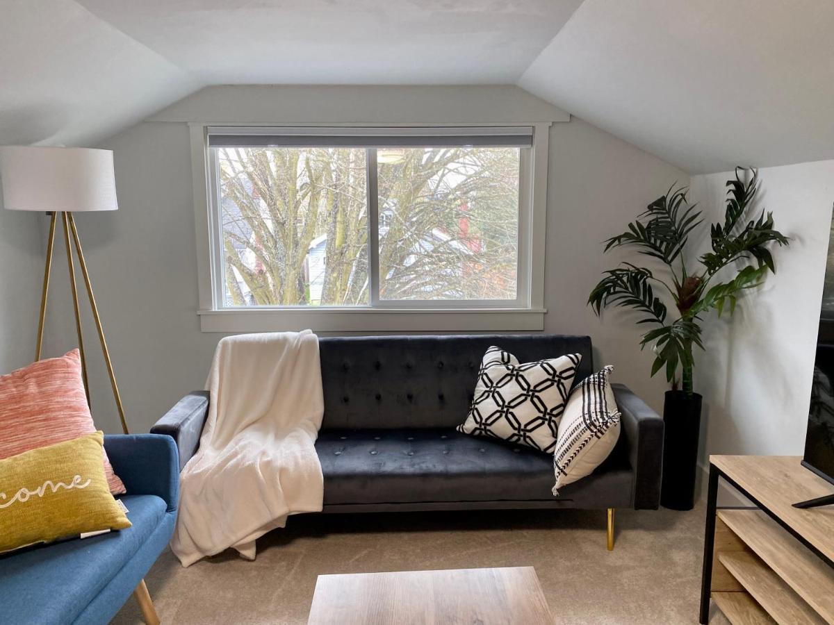 2 Bedrooms 1 Baths Sleep 5 With Compact Kitchen Apartment Tacoma
