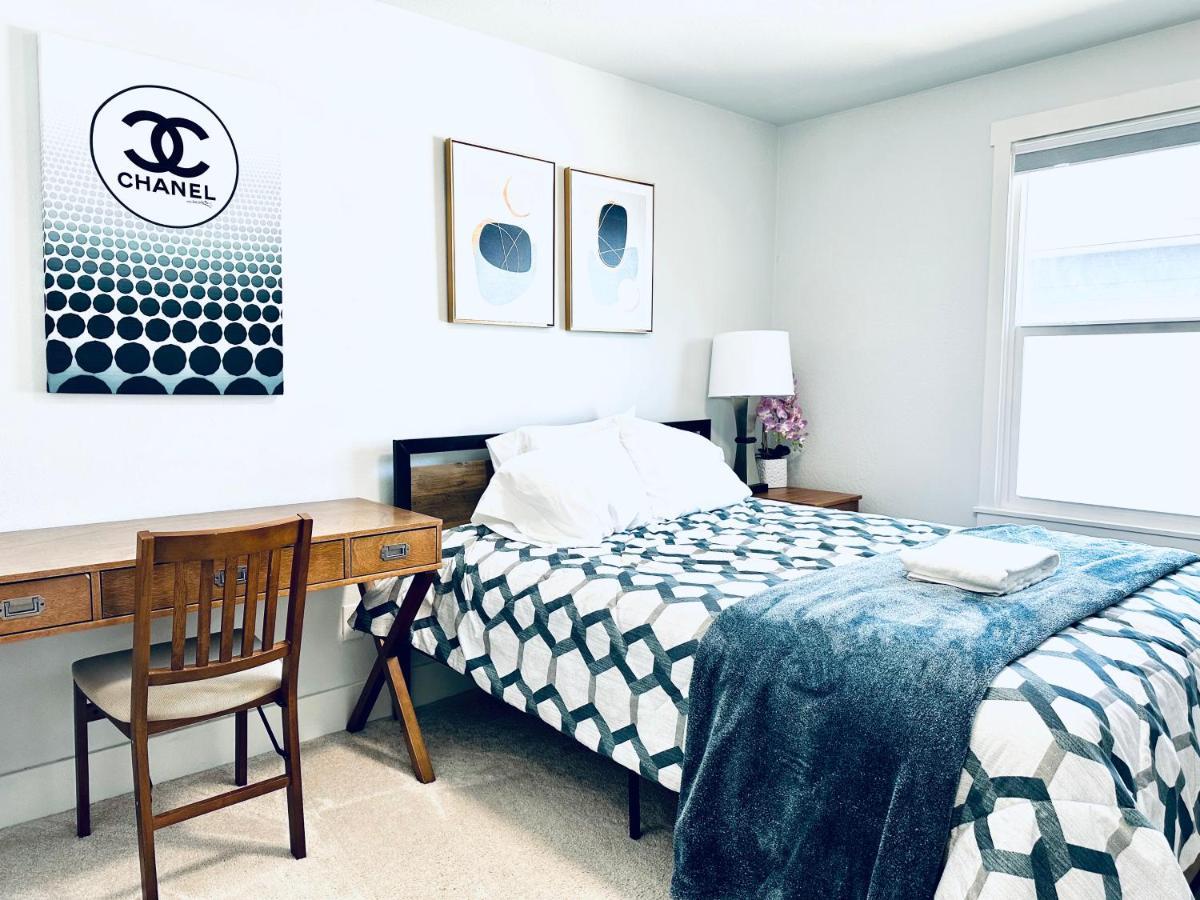 2 Bedrooms 1 Baths Sleep 5 With Compact Kitchen Apartment *