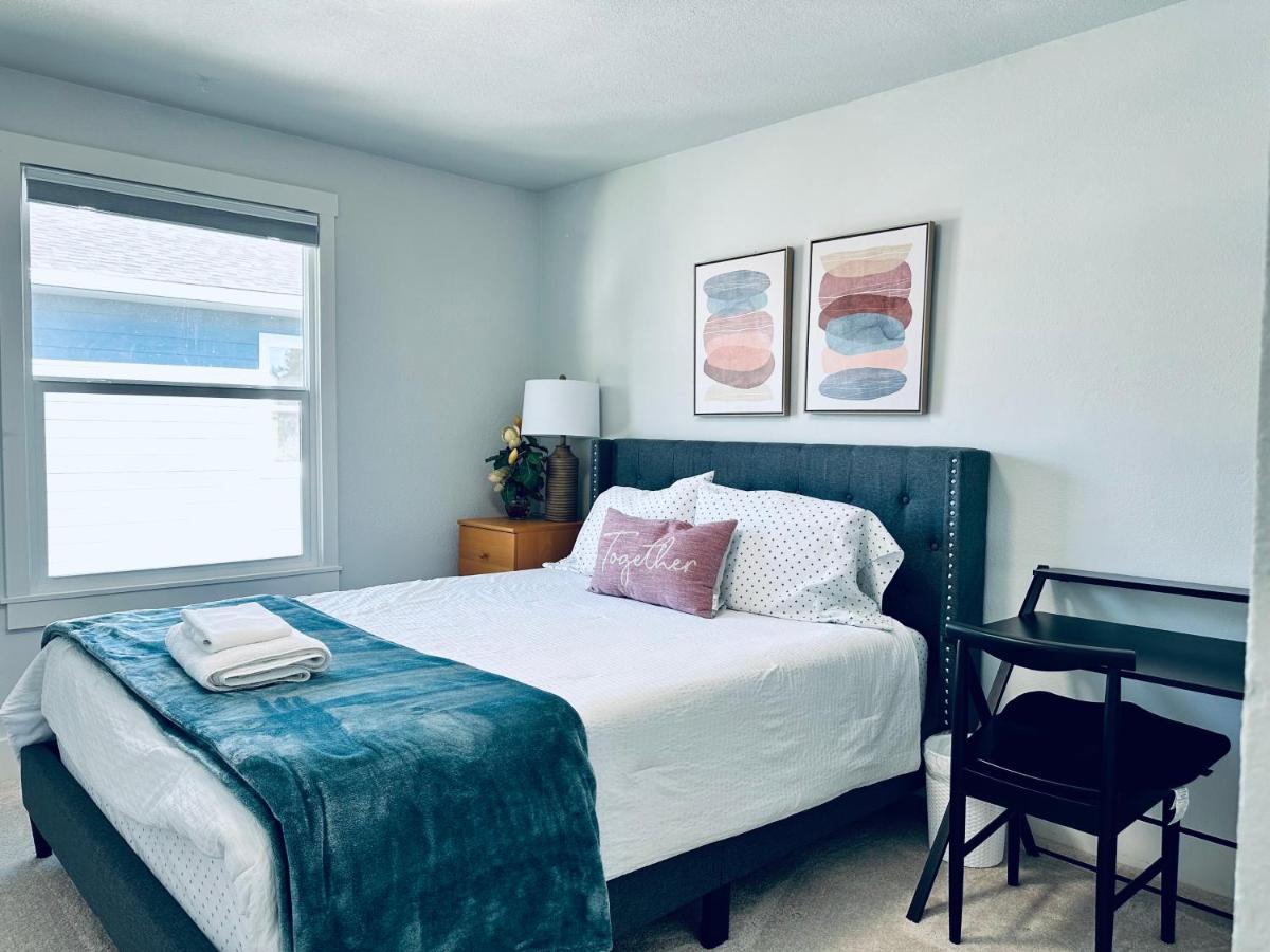2 Bedrooms 1 Baths Sleep 5 With Compact Kitchen