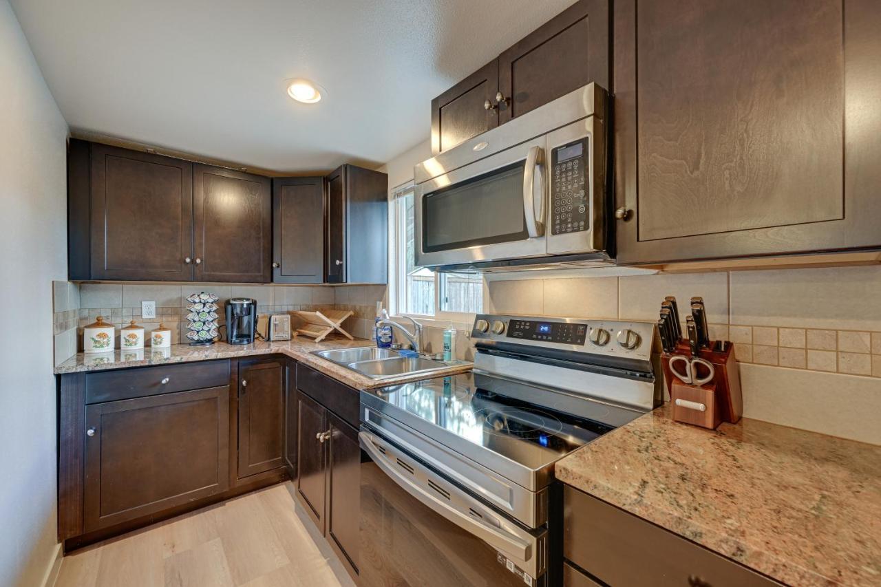 Apartment Cozy Getaway With Grill And Hot Tub!
