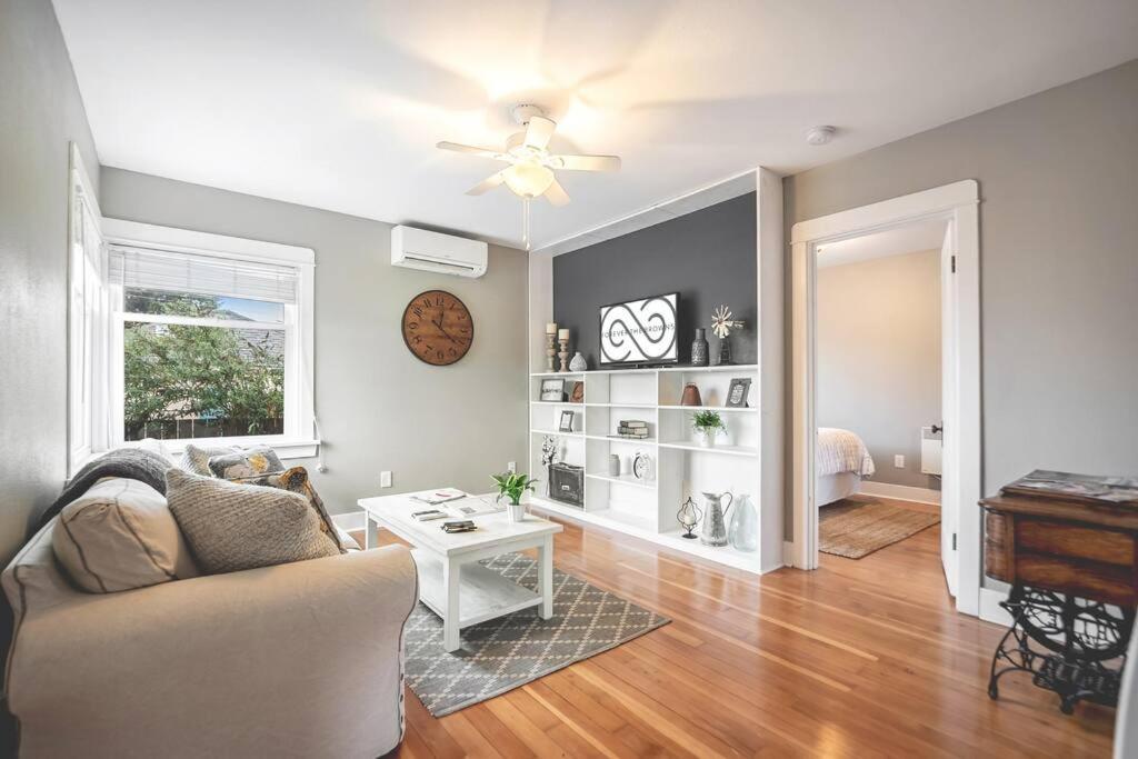 Apartamento Walk To The Waterfront! The Cozy *