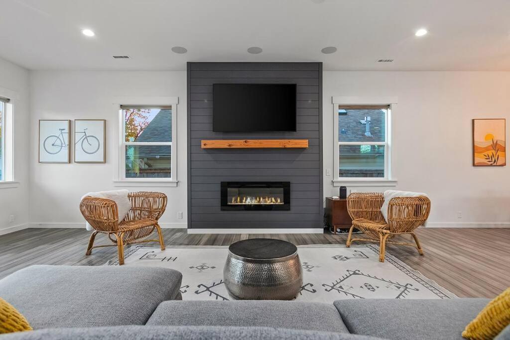 Apartment Walk To The Waterfront - Charmwood House In *