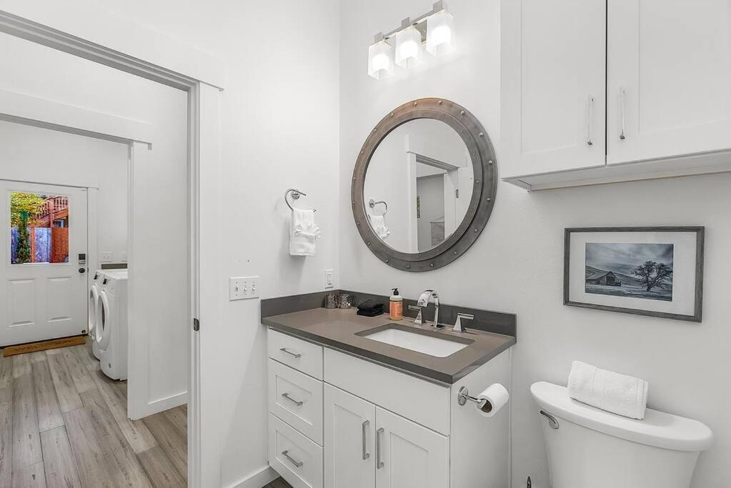 Walk To The Waterfront - Charmwood House In Apartment
