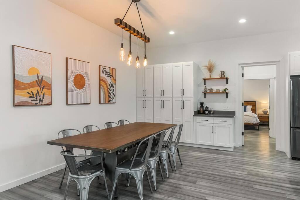Walk To The Waterfront - Charmwood House In Apartment