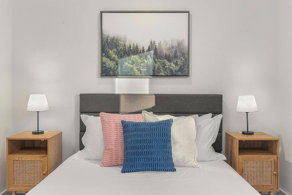 Walk To The Waterfront - Charmwood House In Apartment *
