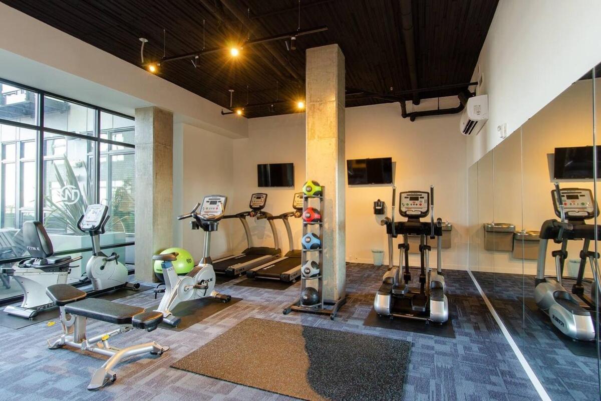Large-modern Studiomt Rainier View Downtown Apartment *