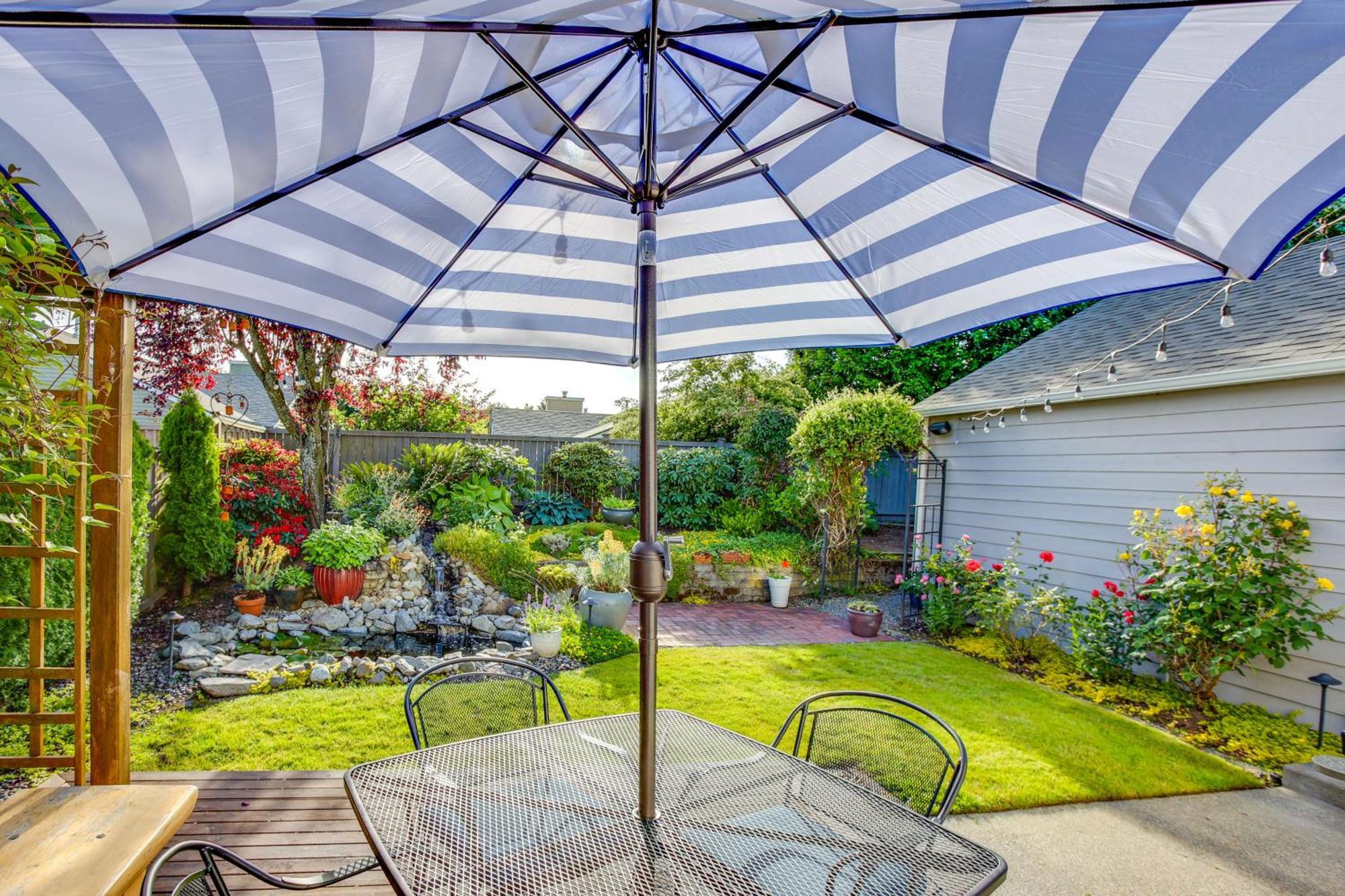 With Garden And Pond About 3 Mi To Beach! Holiday home *
