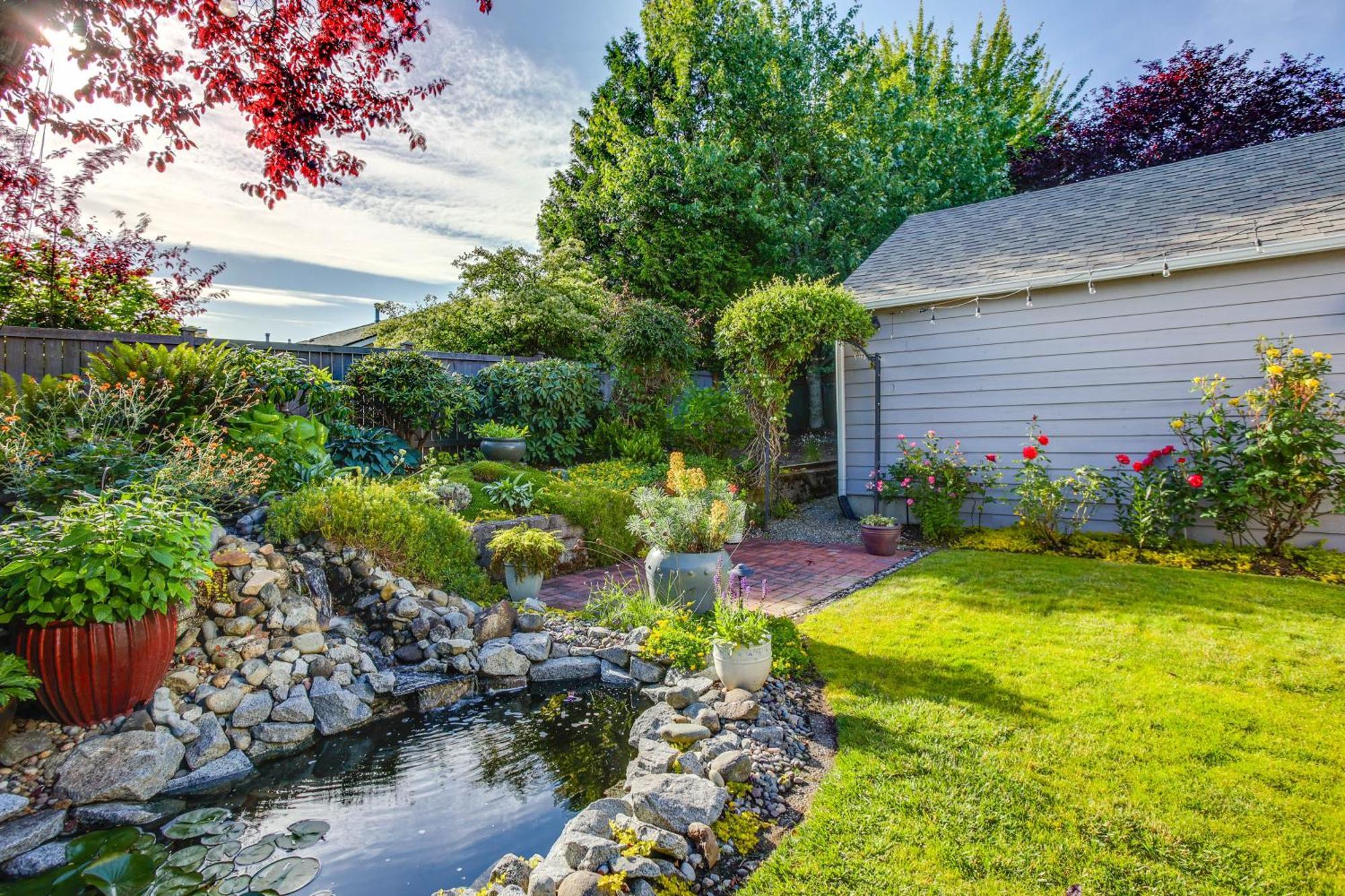 With Garden And Pond About 3 Mi To Beach! * Tacoma