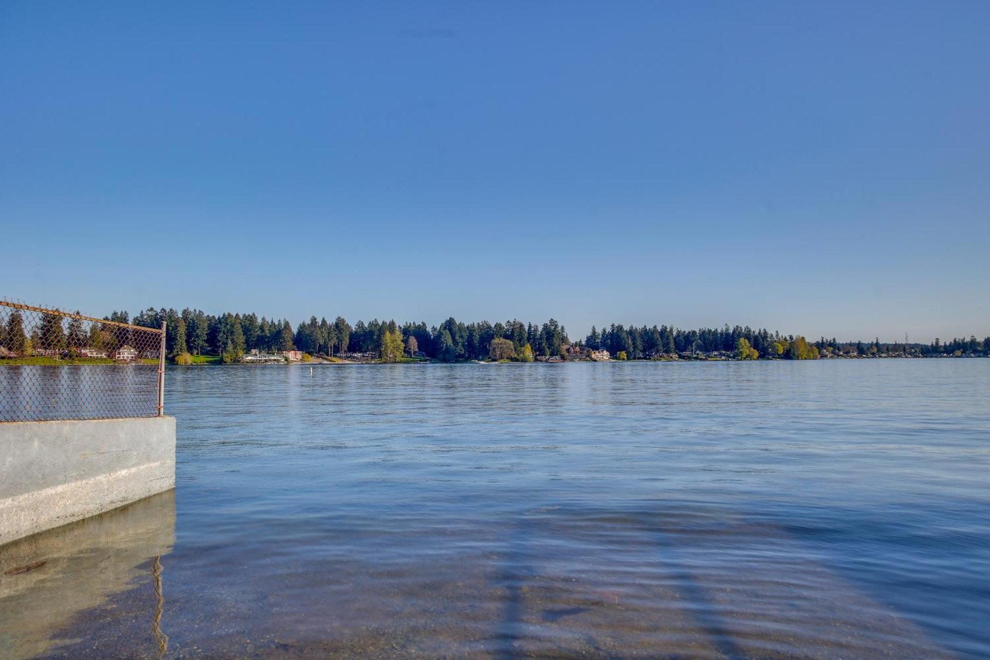 Lakewood Vacation - Walk To American Lake! *
