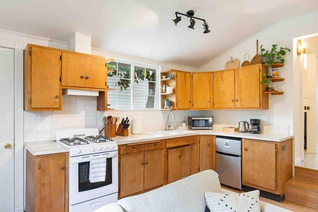 Family Compound W/guest House And Game Room! Holiday home