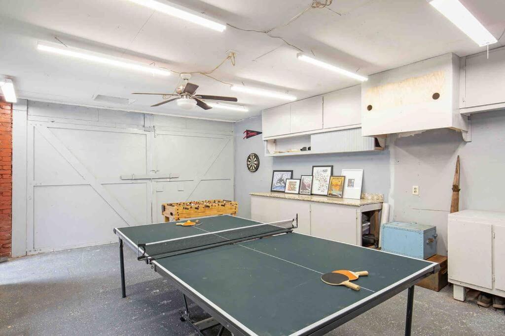 Family Compound W/guest House And Game Room! Holiday home Tacoma