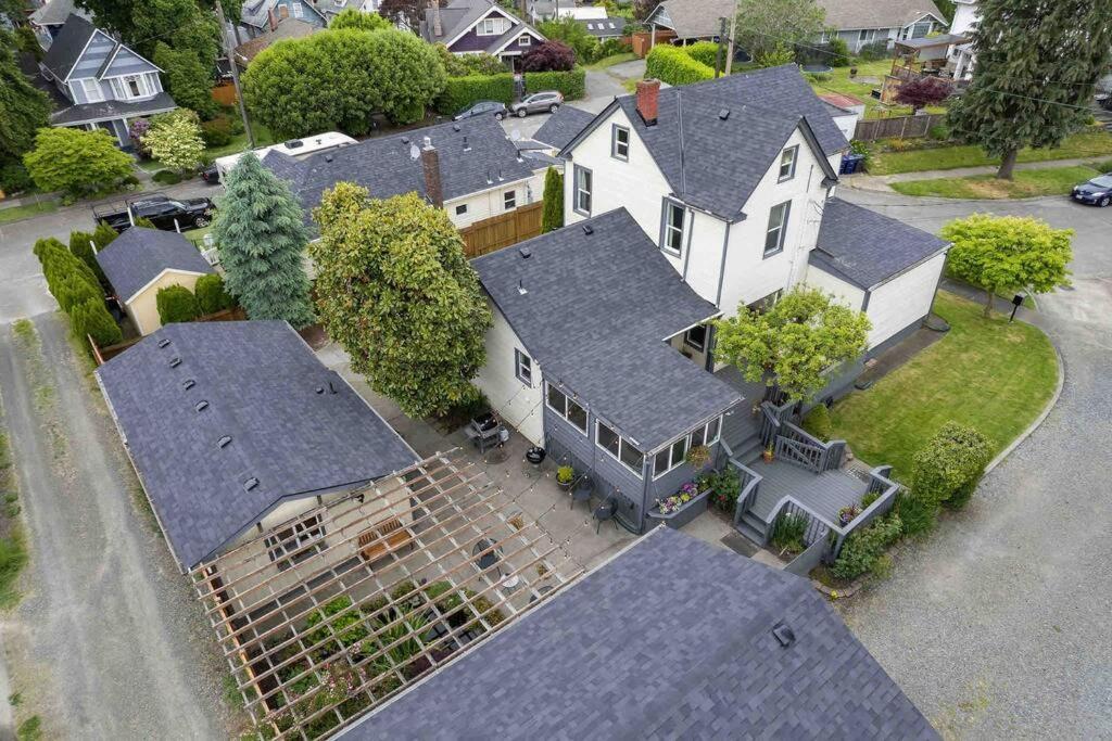 Family Compound W/guest House And Game Room!