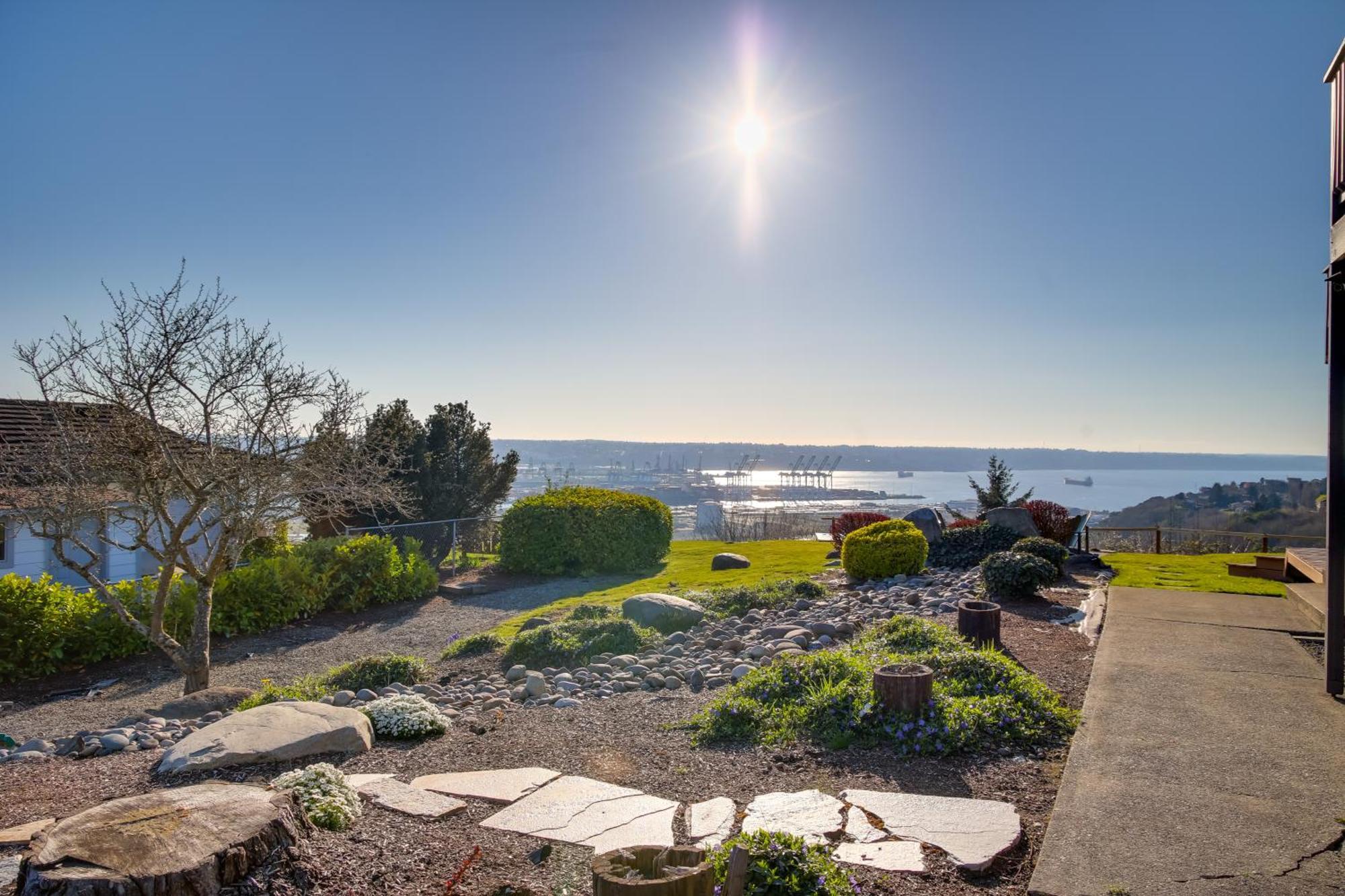 Scenic With Deck And Fire Pit!