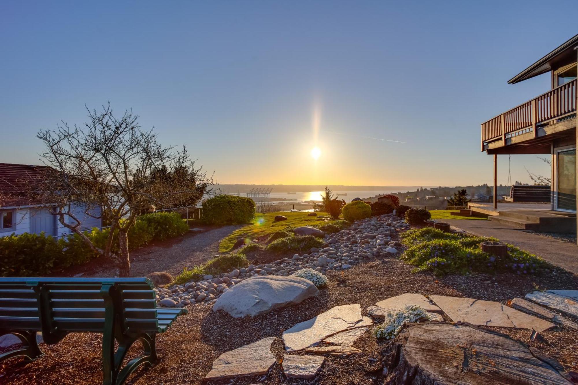 Scenic With Deck And Fire Pit! Apartment