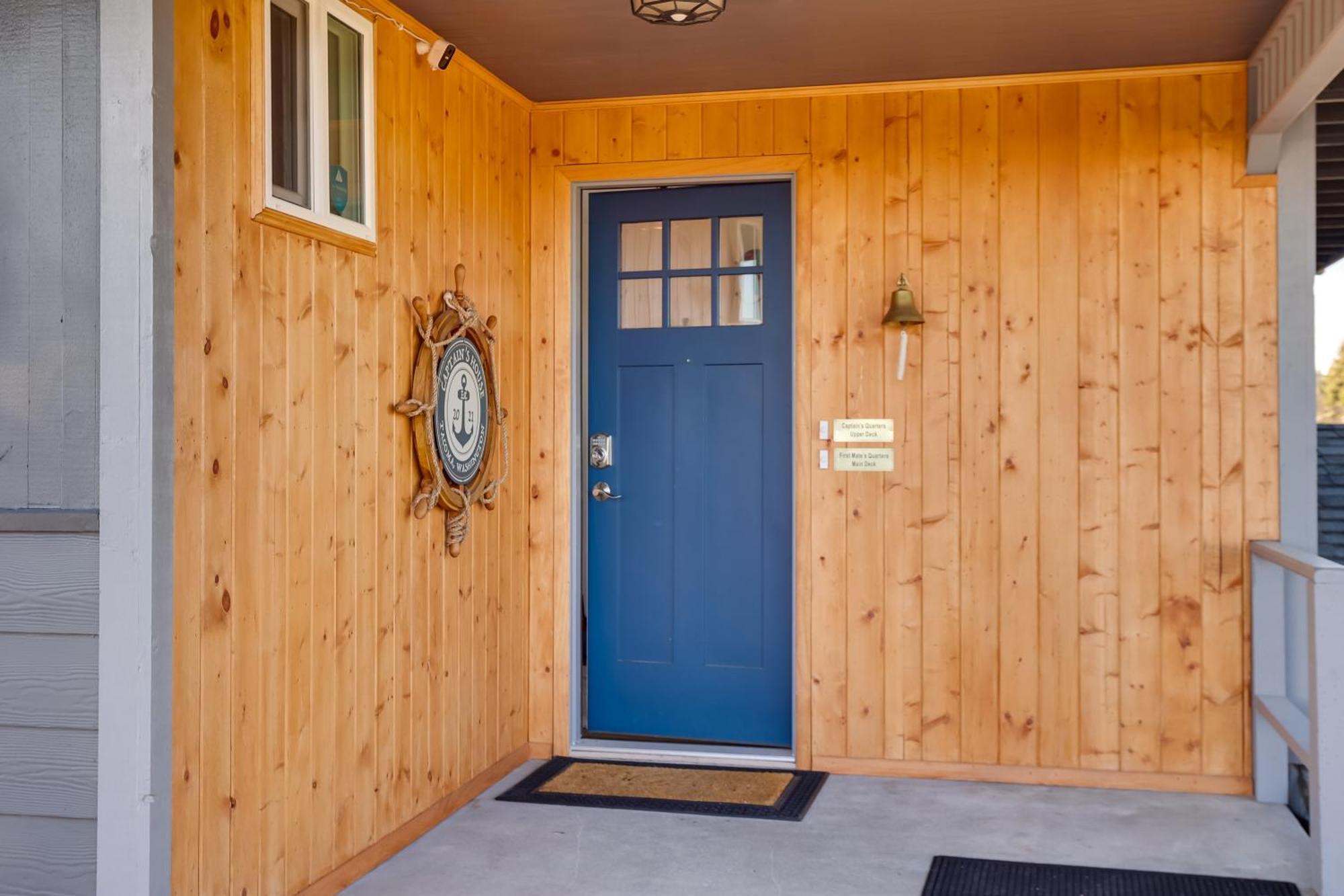 Apartment Charming With Deck And Skyline Views! *