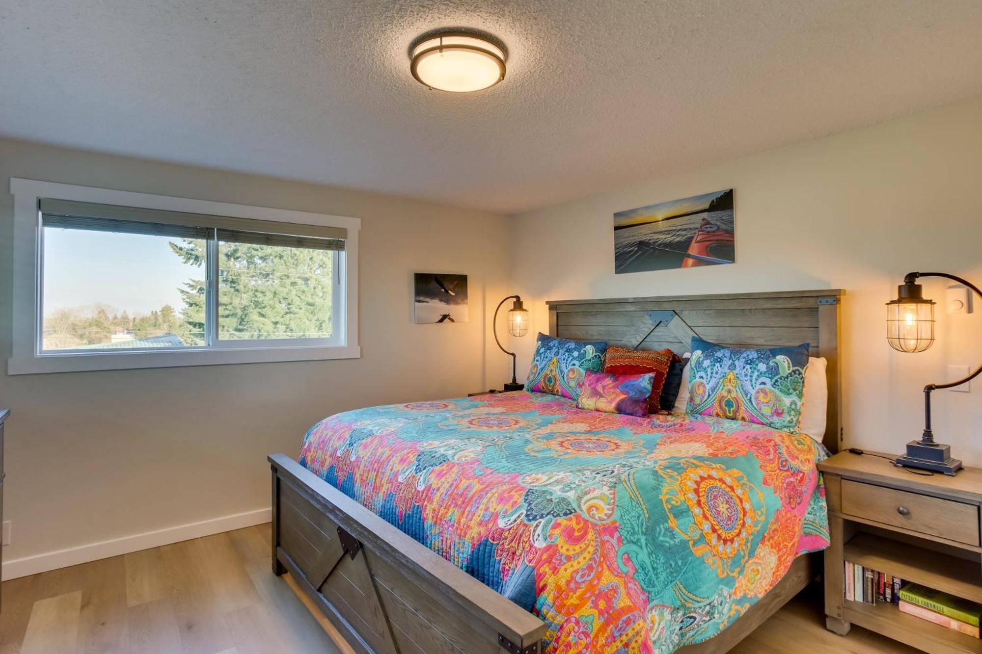 Charming With Deck And Skyline Views! Apartment *