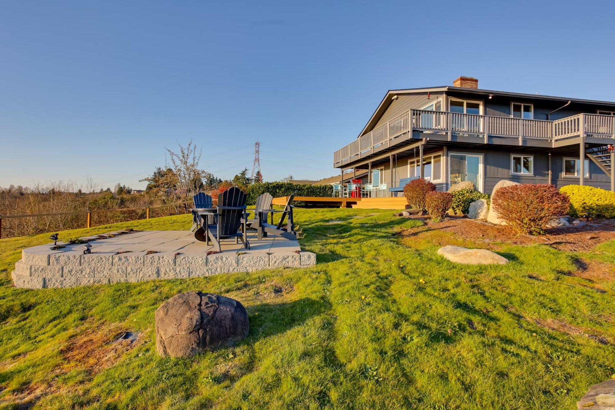 Charming With Deck And Skyline Views! Tacoma