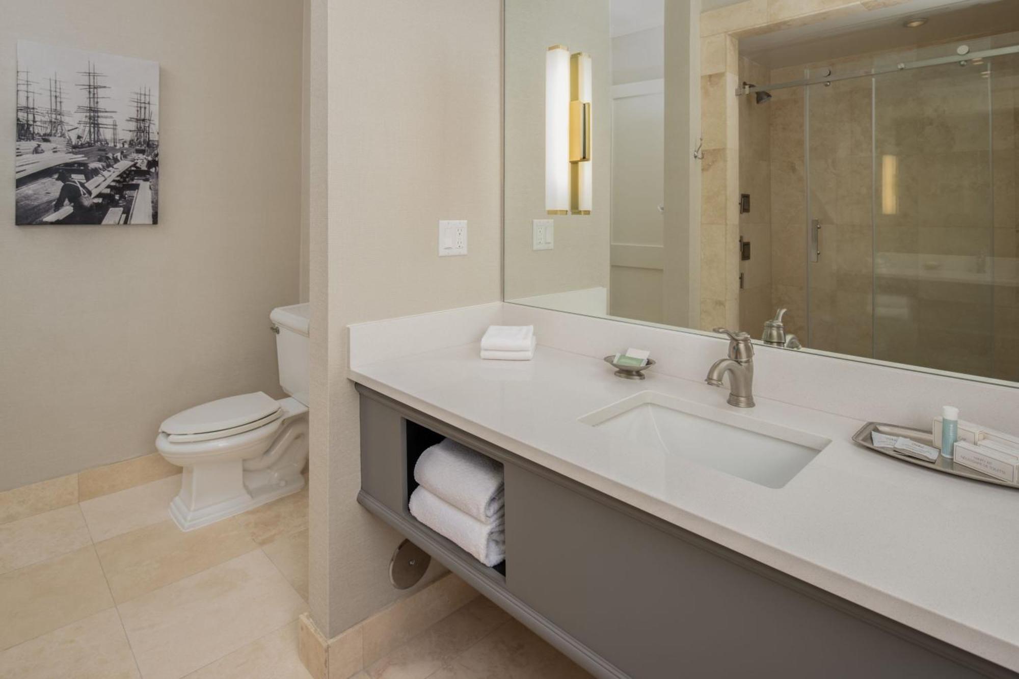 Courtyard Downtown 3*