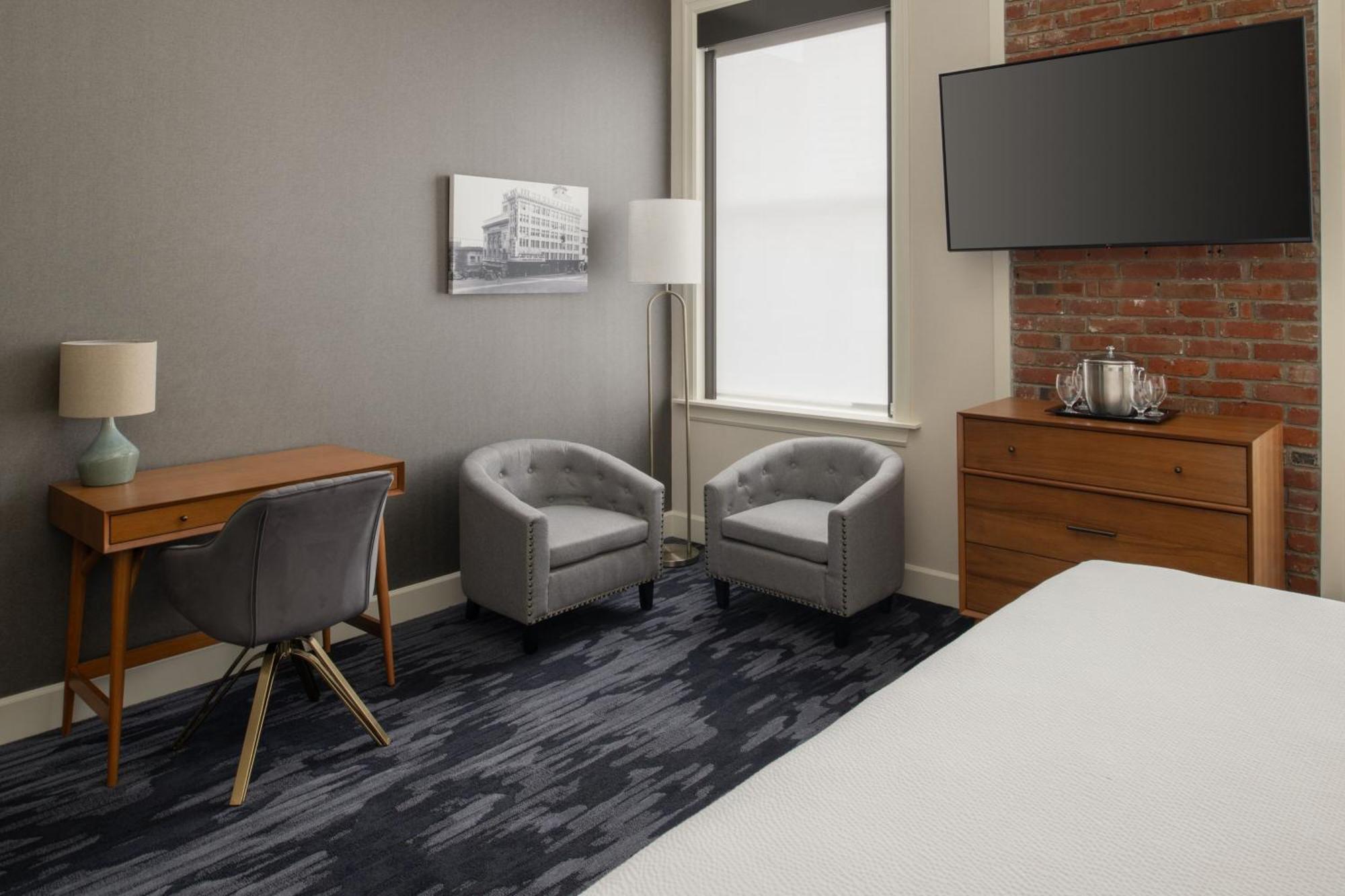 Courtyard Downtown 3*