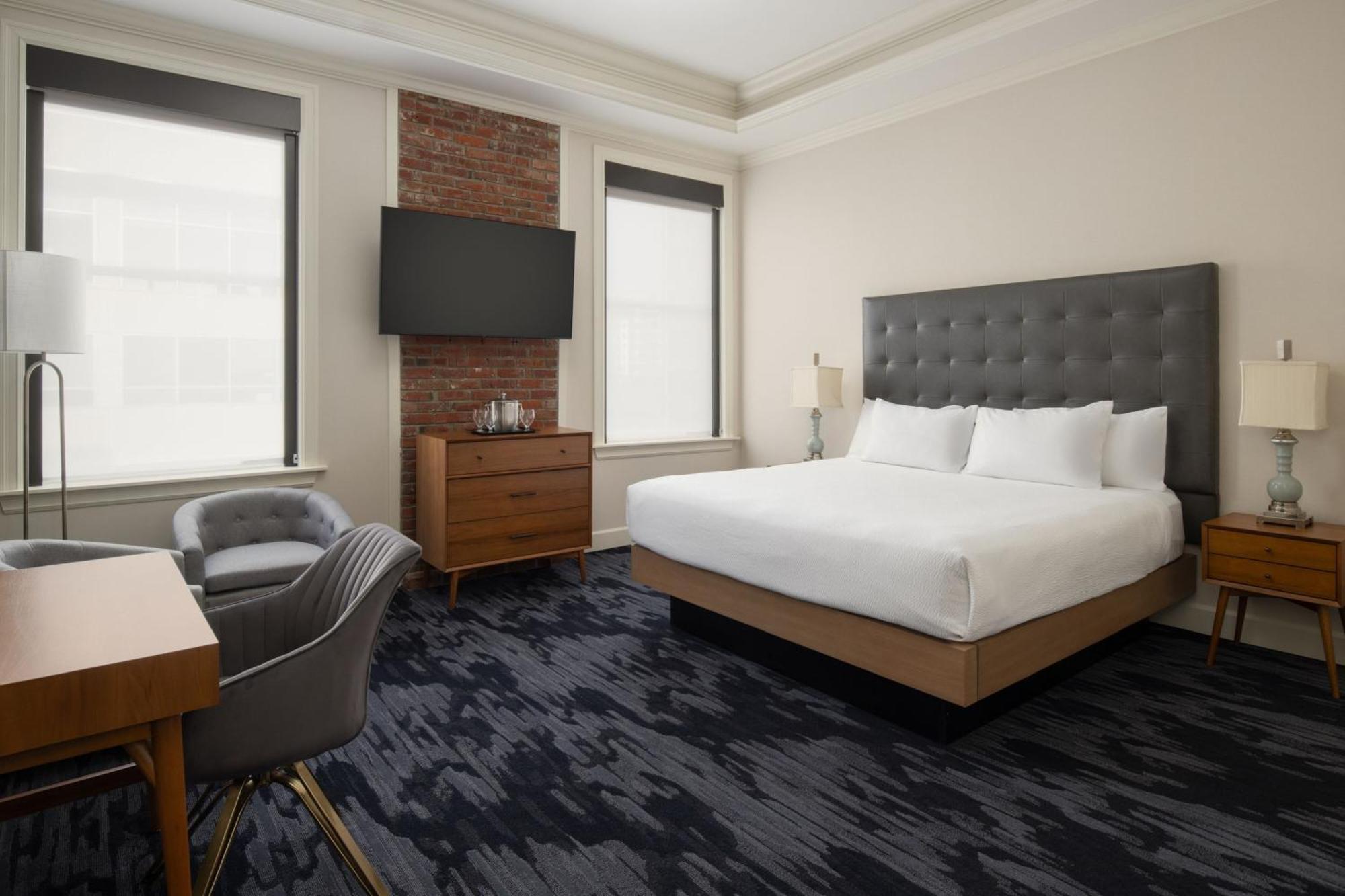 Courtyard Downtown 3*