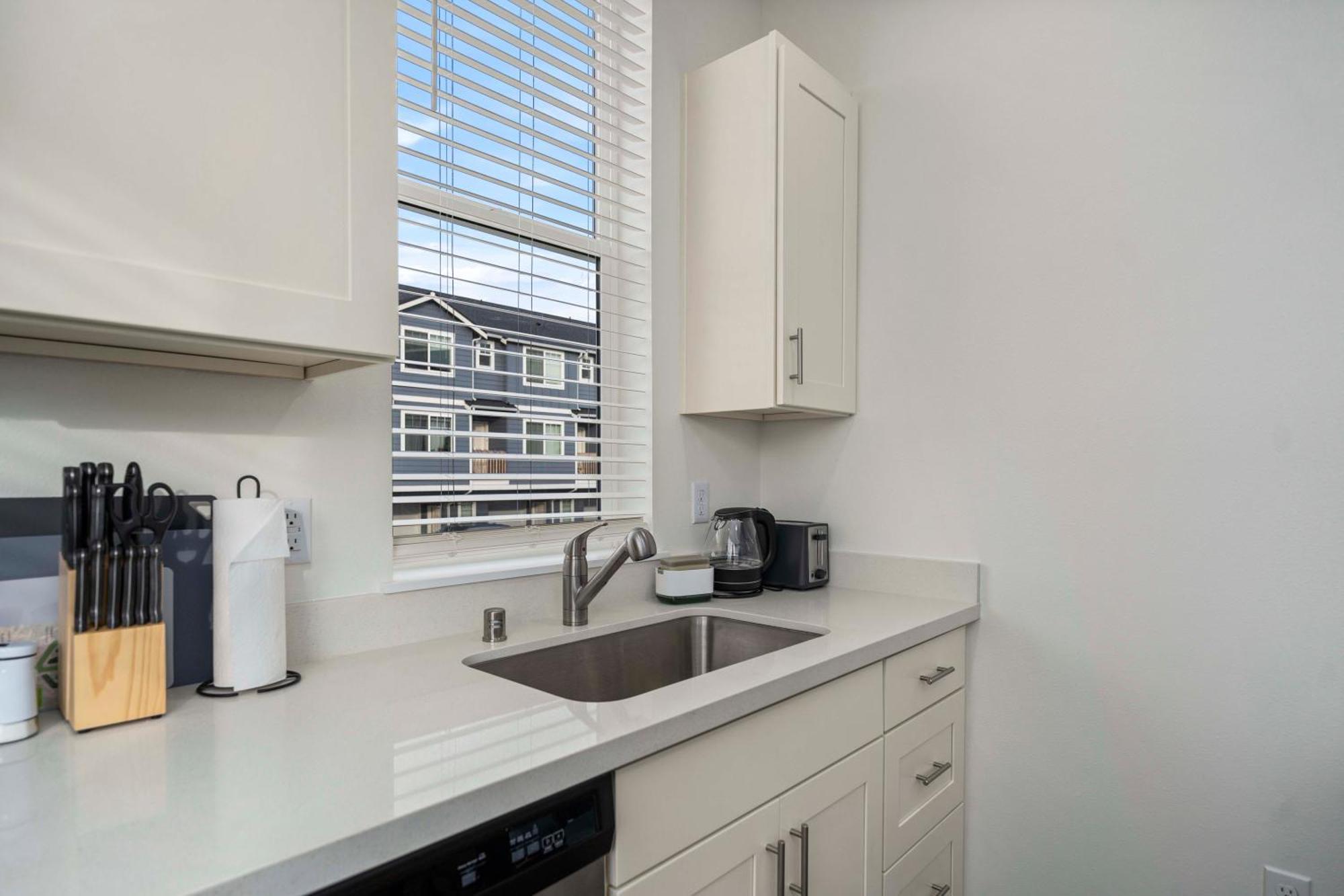 Apartment Urban Living: Stylish Apts In The Heart Of *