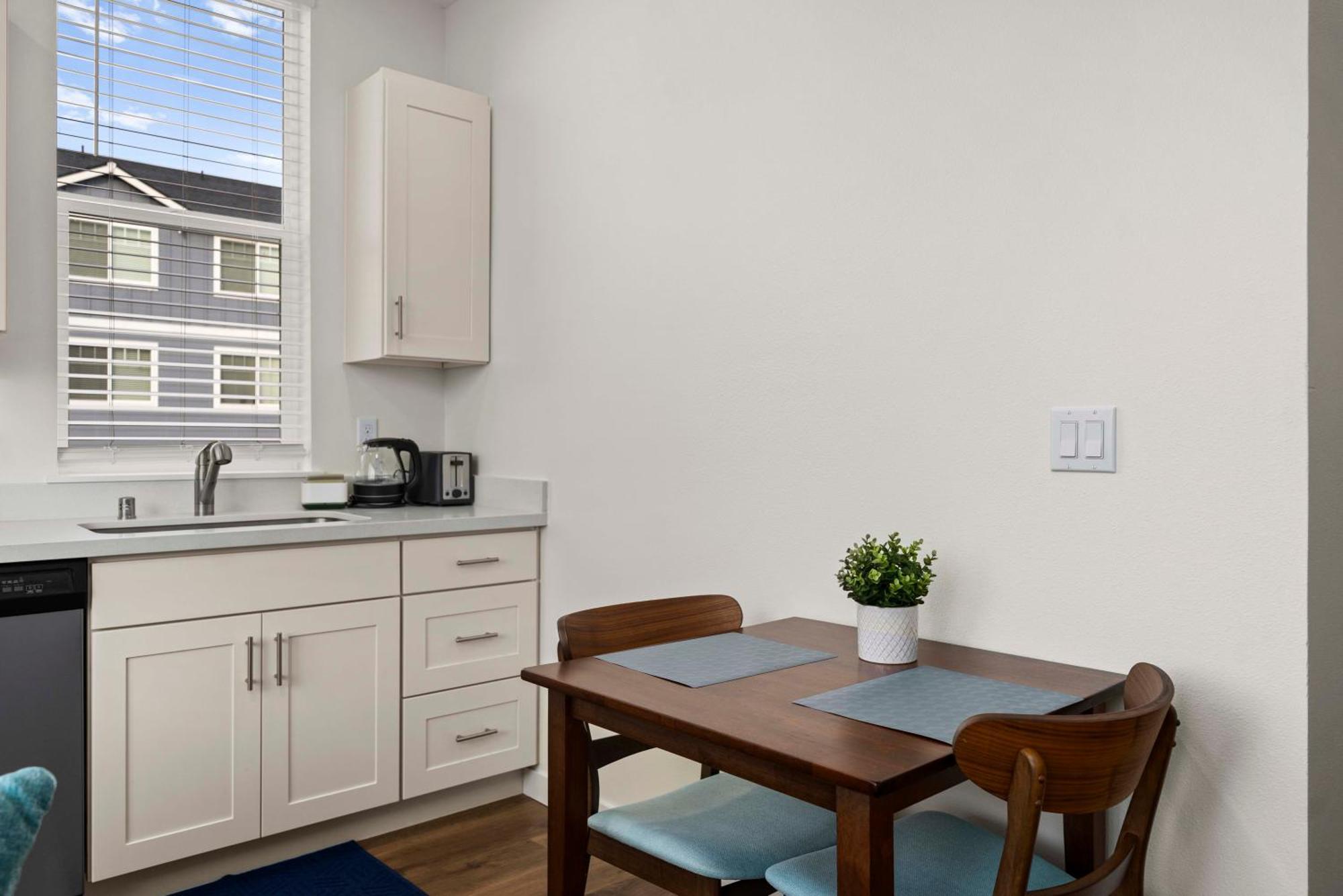 Urban Living: Stylish Apts In The Heart Of Apartment