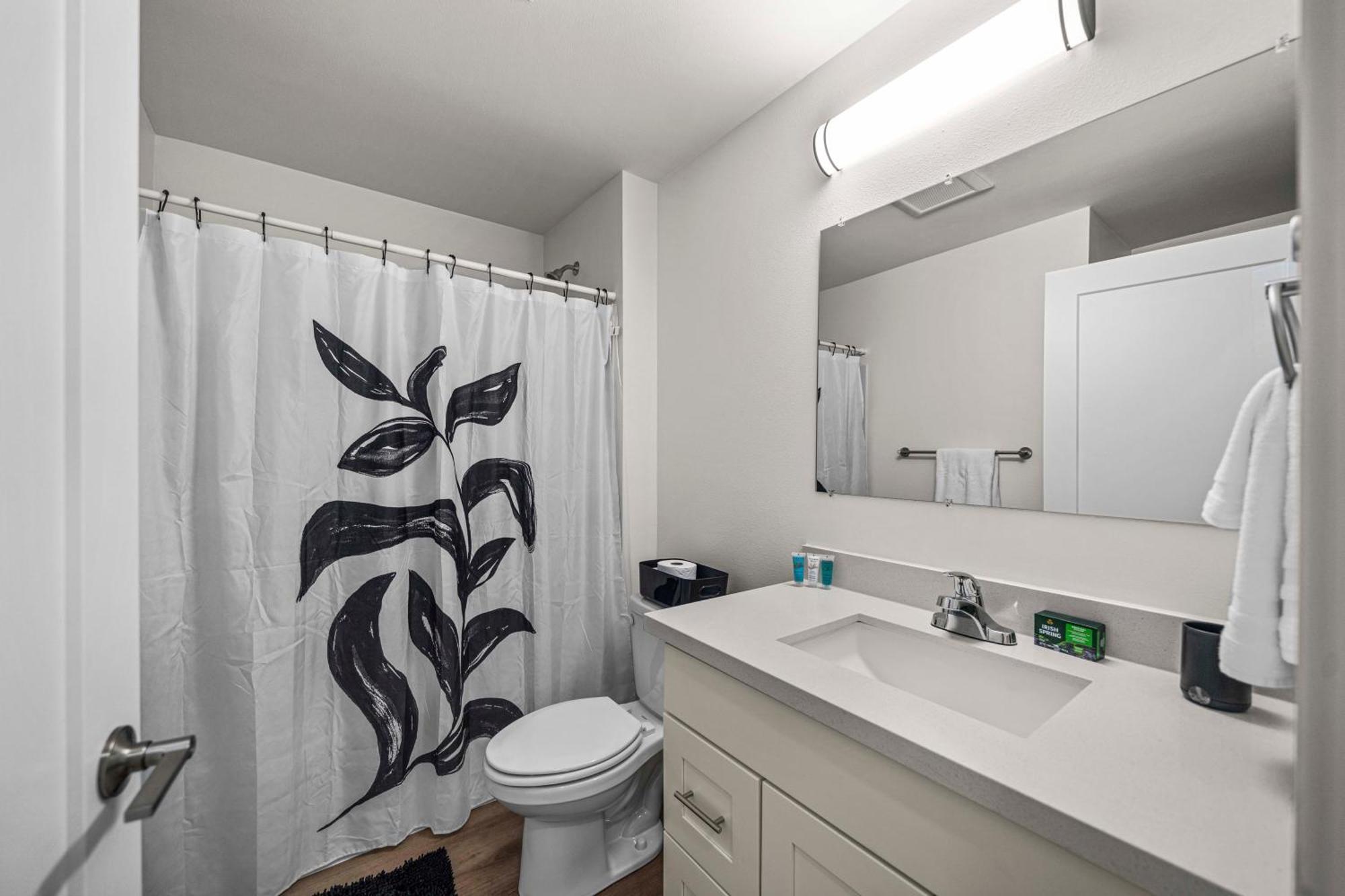 Apartment Urban Living: Stylish Apts In The Heart Of *