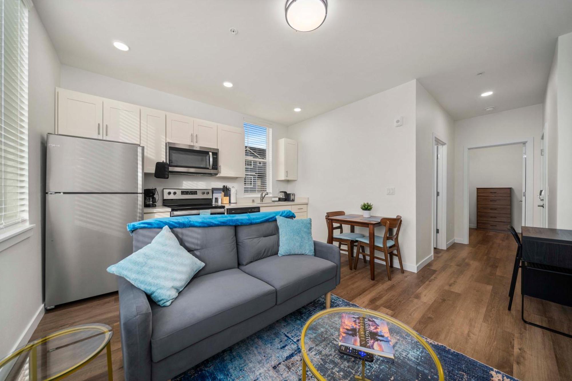Apartment Urban Living: Stylish Apts In The Heart Of *