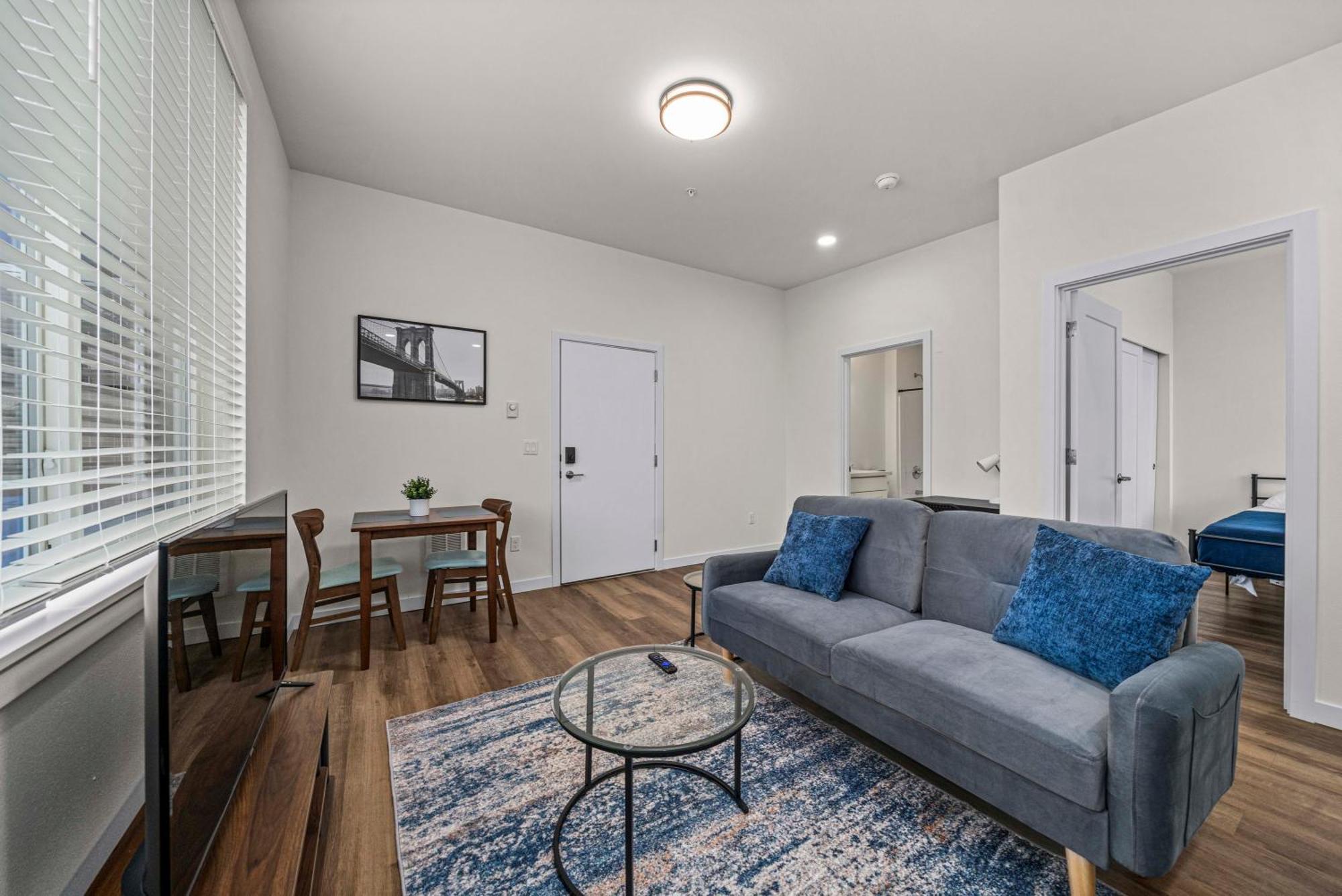 Apartment Urban Living: Stylish Apts In The Heart Of
