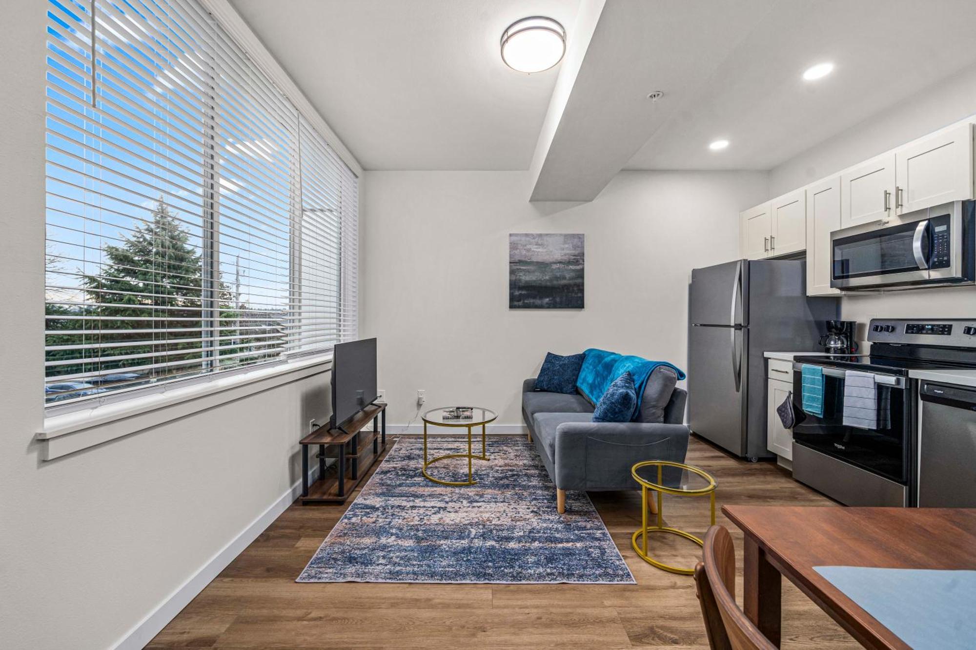 Apartment Urban Living: Stylish Apts In The Heart Of *