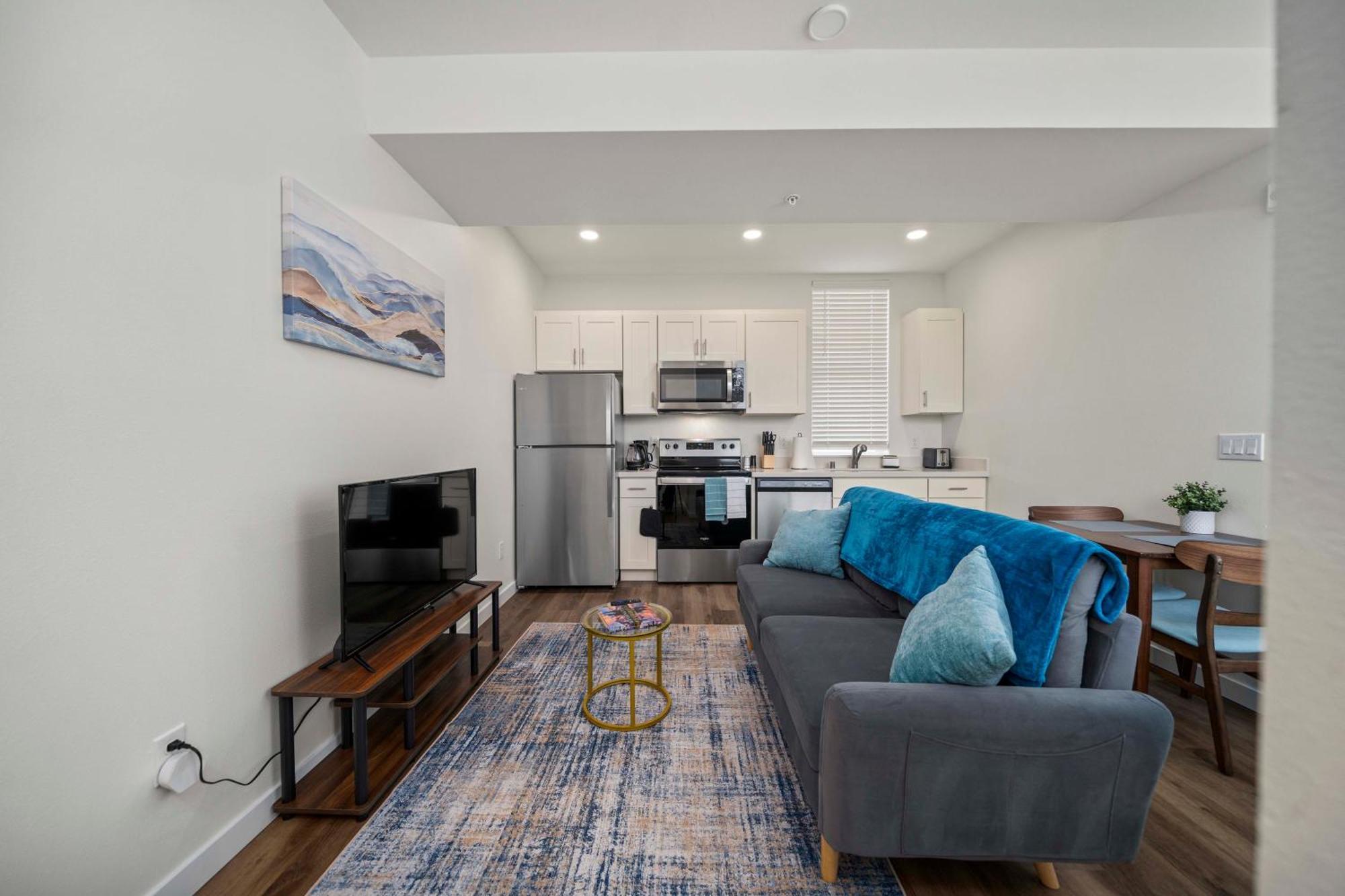 Apartment Urban Living: Stylish Apts In The Heart Of *