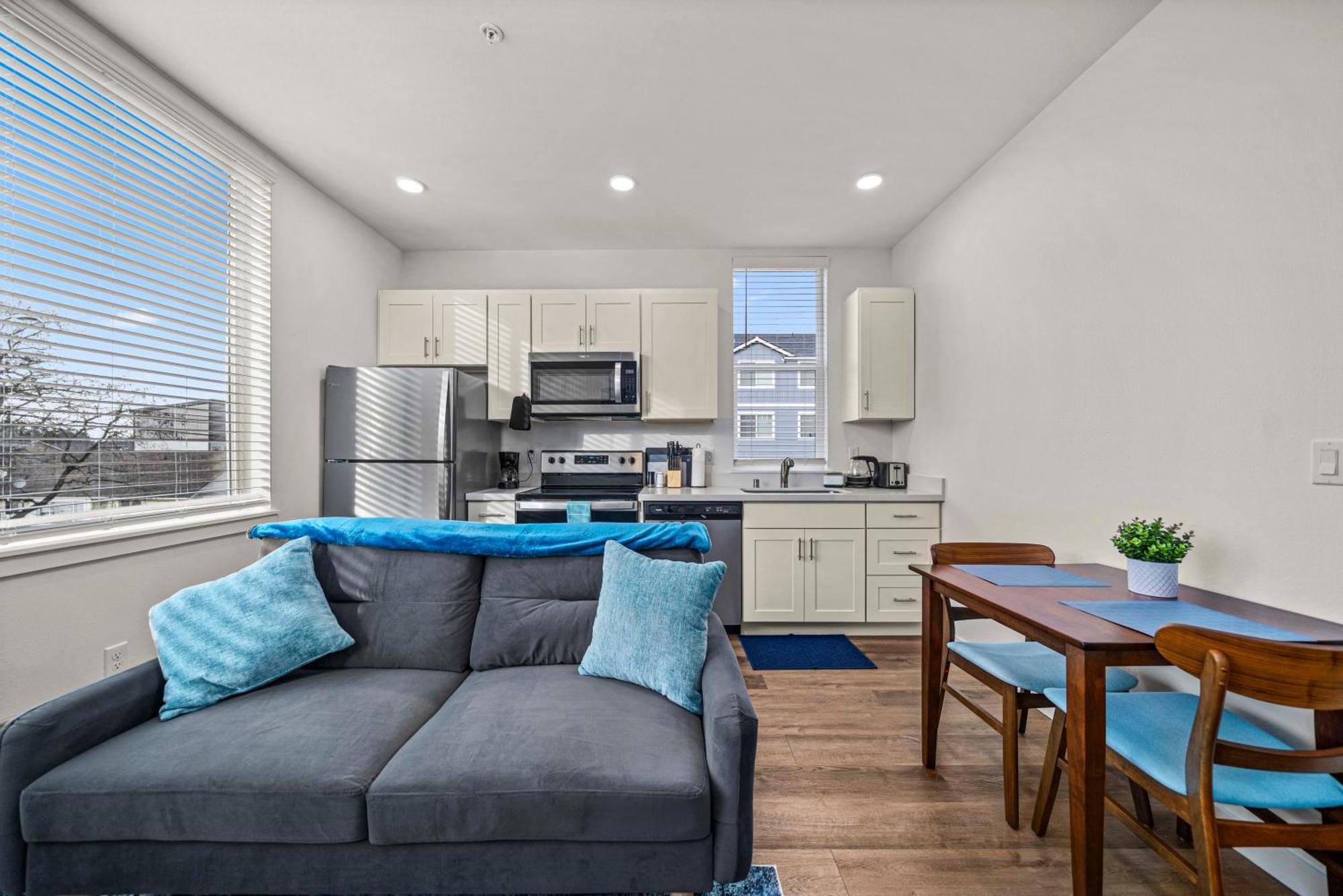 Urban Living: Stylish Apts In The Heart Of * Tacoma