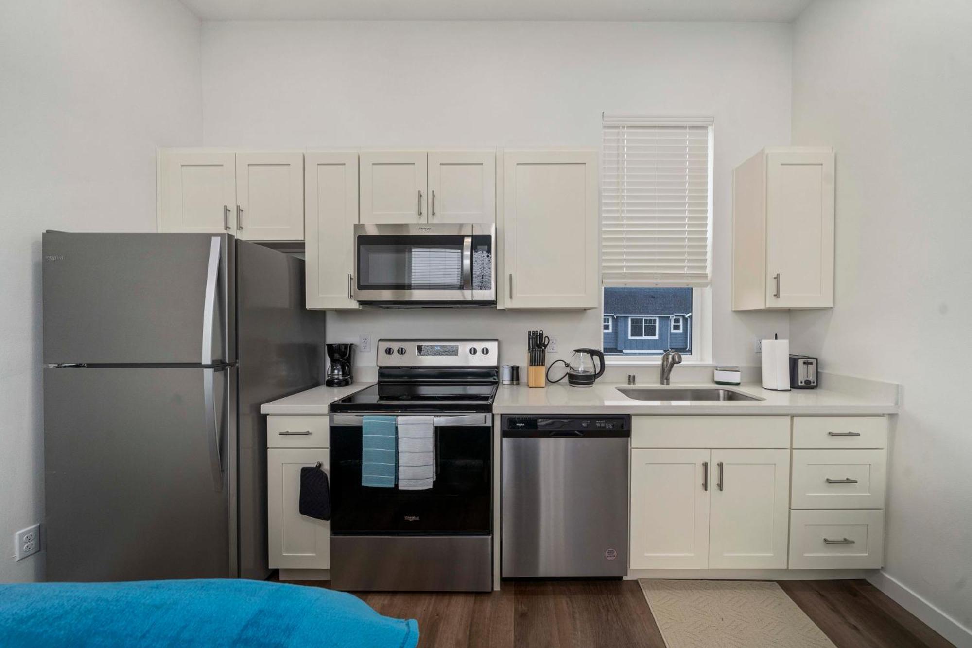 Apartment Urban Living: Stylish Apts In The Heart Of *