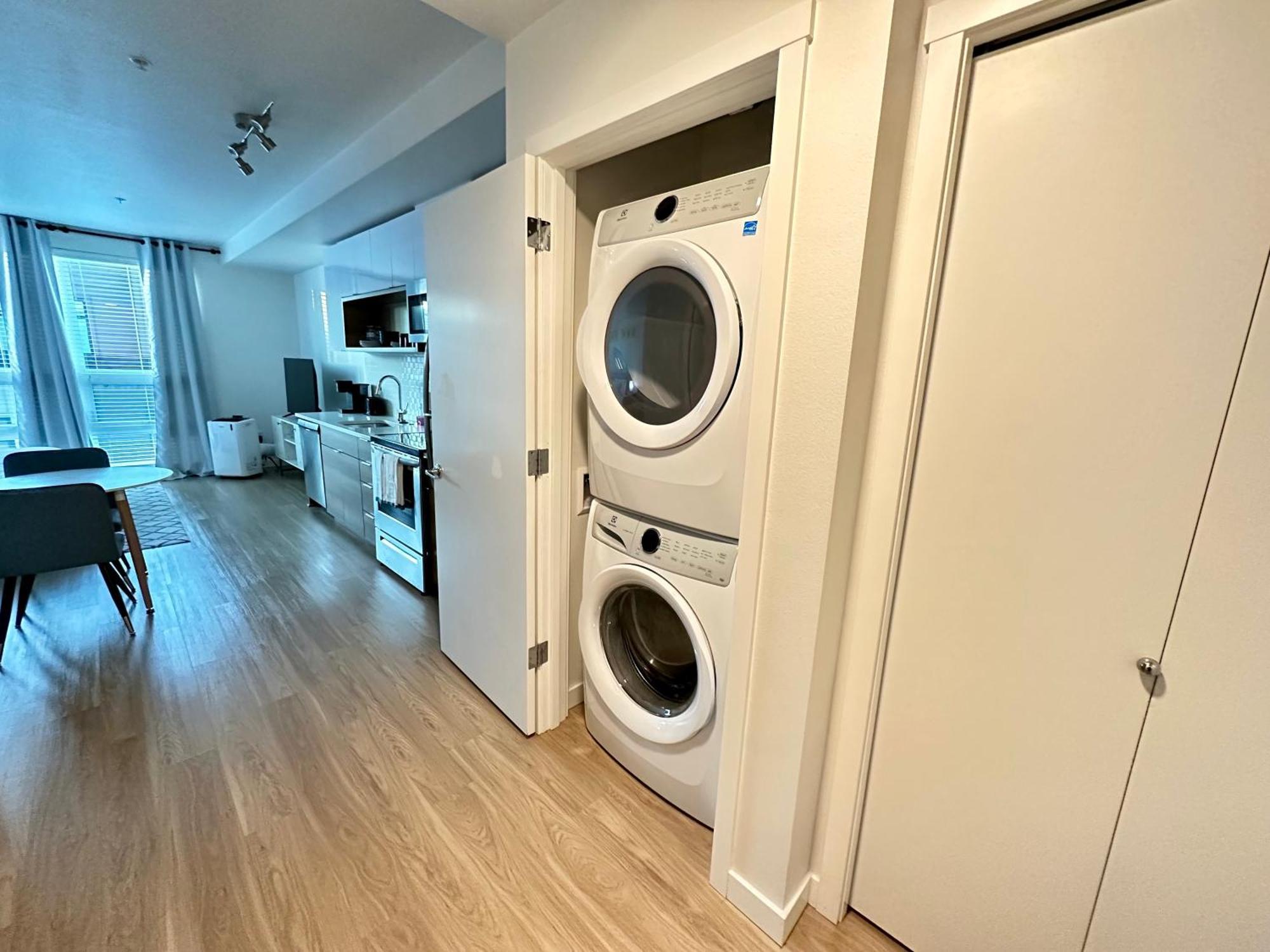 Apartment Top Luxury Lifestyle- Downtown Near Everything Convention Center And More *